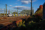 Zwei gekuppelte Siemens Desiro ML (460 008-6 und ein Weiterer) der trans regio (MittelrheinBahn) kommen am 08.10.2021, als MRB 26 MittelrheinBahn (Köln Messe/Deutz – Koblenz), über die