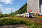 Der Siemens Desiro ML Triebzug 460 512 / 860 012 / 460 012 der trans regio Deutsche Regionalbahn GmbH fährt am 28.04.2018, als MRB 26  MittelrheinBahn  (Mainz – Koblenz – Köln),