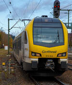 Der Go-Ahead ET 5.14 ein fnfteiliger Stadler FLIRT der Baureihe 1429 erreicht am 26.10.2021, als MEX 16 „Filstalbahn“ (ex RB 16) Stuttgart –Ulm, den Bahnhof Amstetten.