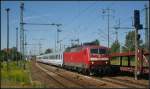 DB Fernverkehr 120 141-7 mit dem  Wawel  am 24.07.2012 nach Berlin Ostbahnhof in Bln.- Sch�nefeld Flughafen