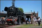 44 1486-8 f�hrt gerade von der Drehscheibe herunter (Dampflokfest im Traditionsbahnbetriebswerk Sta�furt, gesehen Sta�furt-Leopoldshall 05.06.2010)