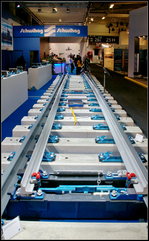 InnoTrans 2016 in Berlin: Die Schwihag AG aus der Schweiz zeigte an ihrem Messestand Weichentechnik, unter anderem die Verschlussschwelle SVS (vorne im Bild).