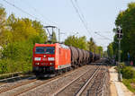   Die 185 018-9 (91 80 6185 018-9 D-DB), eine TRAXX F140 AC1 der DB Cargo Deutschland AG fährt am 20.04.2018 mit einem Kesselwagenzug gleich durch den Bf.