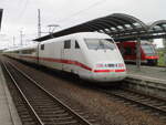 401 017,als ICE Greifswald-K�ln,am 03.Juli 2026,in Velgast.Auf Gleis 3 640 001 als RB Barth-Stralsund.