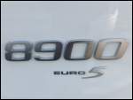 Schriftzug  8900  und  Euro5  von dem NEUEN Volvo 8900 der RPNV in Sassnitz