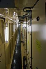 
Der Maschinenraumgang der Softronic Zweisystem Elektrolokomotive Transmontana (91 53 0480 017-9)  der DB Schenker Rail Romania S.R.L., ausgestellt auf der InnoTrans 2014 in Berlin (hier am 26.09.2014). 