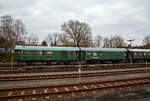 Zwei kurzgekuppelte dreiachsige ex DB Umbauwagen am 26.03.2016 im DDM - Deutschen Dampflokomotiv-Museum in Neuenmarkt-Wirsberg, links der Begleitwagen 24 021 (ex Han 64042) und rechts der Filmwagen 72