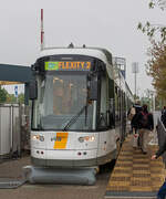 Bombardier prsentierte auf der InnoTrans 2014 in Berlin (26.09.2014) seinen Flexity 2, hier ein siebenteiliger Triebwagen fr die Straenbahn Gent (Betreiber Nahverkehrsgesellschaft De Lijn).

Der belgische Betreiber De Lijn bestellt  im August 2012 fr 128,6 Millionen Euro 48 Fahrzeuge des Typs Flexity 2 fr die Straenbahnnetze Antwerpen und Gent. Dabei handelte es sich zunchst um 28 fnfteilige und 10 siebenteilige Einrichtungsfahrzeuge fr Antwerpen und 10 siebenteilige Zweirichtungsfahrzeuge fr Gent. Die Fahrzeuge wurden vom belgischen Designer Axel Enthoven mitentworfen und werden als Albatros bezeichnet. Sie sind seit 2015 im Einsatz.

Der Vertrag umfasste auch eine Option auf 40 weitere Fahrzeuge, welche im Frhjahr 2015 in eine feste Bestellung umgewandelt wurde. 
