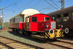 Die Kö 0188 (ex DB 311 188) steht am 23.04.2011, mit einem unbekannten dreiachsige Reisezugwagen, im Südwestfälische Eisenbahnmuseum in Siegen.