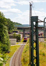 Die DB 232 589-2 (92 80 1232 589-2D-DB) der DB Cargo Deutschland AG, ex DR 132 589-3 ist am 30.07.2021 beim Rangierbahnhof Kreuztal abgestellt.