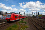 Zwei gekuppelte ET 425er der DB Regio NRW erreichen am 30.04.2023, als RB 27  Rhein-Erft-Bahn  (Koblenz - Köln - Mönchengladbach), den Bahnhof Köln-Ehrenfeld.