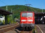 Es wird wieder im Sandwich gefahren, da die Talent 2 Probleme haben - Der RE 9 (Rhein-Sieg-Express) Aachen - Kln - Siegen ist am 10.08.2012 in den Bahnhof Betzdorf (Sieg) eingefahren, Zuglok ist 111