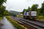 Während am 03 Juli 2024 die KSW 47 (92 80 1271 027-5 D-KSW), eine Vossloh G 1000 BB der KSW (Kreisbahn Siegen-Wittgenstein) auf dem KSW-Rangierbahnhof in Herdorf der Betriebsstätte FGE