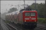Bei starkem Regen f�hrt DB Regio 112 103 mit dem RE1 nach Magdeburg Hbf (gesehen 14.06.2012 Berlin Hirschgarten)