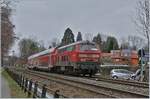 Die DB 218 436-4 schiebt zwischen Lindau Hbf und Lindau Aechbach ihren kurzen RE in Richtung Aulendorf.