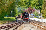 Die 99 2323-6 der MBB - Mecklenburgischen Bderbahn Molli, ex DB/DR 099 903-7, ex DR 99 323, erreicht mit dem MBB Dampfzug von Khlungsborn-West nach Bad Doberan (auch gefhrt als RB 31