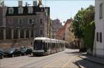 . Eine CityFlex-Straenbahn erklimmt den Milchberg in Augsburg. 26.05.2012 (Matthias)