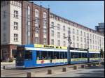 Moderne Straenbahn in Rostock.