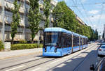 
Der MVG-Straßenbahntriebwagen 2303 des Typs S 1.4 (ein fünfteiliger, sechsachsiger Niederflur-Gelenktriebwagen vom Typ Stadler Variobahn) am 16.06.2018 als Linie19 in der Bayerstraße (München).

Der Einrichtungstriebwagen wurde 2009 von Stadler Pankow (Berlin) gebaut. Im Jahr 2010 wurde er zusätzlich mit Stromspeicher (Supercabs) ausgerüstet. Mit dem Speicher soll es möglich sein, eine Distanz von 900 bis 1000 m ohne Oberleitung zurückzulegen. Dies soll den Bau der Nordtangente durch den Englischen Garten ohne Installation einer Oberleitung ermöglichen.

Die Stadler VARIOBAHN ist die 15.Triebwagen-Generation der Münchner Straßenbahn sie wird als Baureihe S bezeichnet. Die Fahrzeuge wurden von Stadler Rail in Berlin gebaut und werden von der Münchner Verkehrsgesellschaft (MVG) betrieben. Die fünfgliedrigen Gelenkwagen haben eine Länge von 33,94m. 

Insgesamt wurden 14 Straßenbahnen zwischen 2008 und 2011 hergestellt, 4 Triebwagen (TW 2301 bis 2304) werden als S 1.4 und 10 Triebwagen (TW 2311 bis 2320) werden als S 1.5 geführt. Die Fahrzeuge sind jeweils für 221 Fahrgäste ausgelegt. Die Höchstgeschwindigkeit beträgt 60km/h. Wegen Fahrwerksproblemen kurz nach der Auslieferung, welche nun behoben sind, kaufte man keine weiteren Variobahnwagen, Stattdessen bestellte die MVG Fahrzeuge des Typs Siemens Avenio, die als BaureiheT eingegliedert wurden.

TECHNISCHE DATEN:
Bauart: Fünfteiliges Multigelenkfahrzeug
Inbetriebnahme: 	2009 – 2012
Anzahl: 14 (4 S1.4 und 10 S 1.5)
Stromsystem: 750 Volt Gleichspannung
Spurweite: 1.435 mm
Achsformel: Bo'+2'+Bo'
Länge:  33.940 mm
Höhe: 3.580 mm
Breite: 2.300 mm
Achsabstand im Drehgestell: 1,80 m
Raddurchmesser: 650 mm
Kleinster bef. Halbmesser: 	14,5 m
Leergewicht: 40,0 t
Antrieb Bauart: 8 Radnabenmotoren (getriebelos)
Leistung: 45 kW pro Fahrmotor = 360 kW
Höchstgeschwindigkeit:  60 km/h
Stundenleistung: 	360 kW
Bremsen: elektrische Bremse (generatorische Bremse mit Energierückspeisung), Federspeicherbremse     
Sitzplätze: 	75
Stehplätze: 146
Fußbodenhöhe: 	300 mm (Einstiegshöhe) / 350–360 mm (Bodenhöhe)
Niederfluranteil: 	100 %
Türen: 6 zweiflüglige Schwenkschiebetüren
