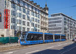 Der MVG-Straßenbahntriebwagen 2502, ein vierteiliger Niederflur-Gelenkwagen des Typs TZ (ex T4.7) (vierteiliger Siemens Avenio TZ) am 04.06.2019 auf Landsberger Straße (München) an der Haltestelle Holzapfelstraße.

Der TW ist aus der 2. Serie (Nr. 2501–2504), 4 Stück die zwischen 2017–2018 gebaut wurden

Beim Avenio handelt es sich um eine Weiterentwicklung der Combino-Familie. Die Fahrzeuge verfügen nicht mehr wie die Combino-Multigelenkwagen über schwebende Mittelteile, sondern sind Kurzgelenkwagen mit einem Fahrwerk unter jedem Modul. Die Wagenkästen sind in Edelstahl- statt Aluminiumbauweise erstellt.

Im Oktober 2015 bestellte die MVG nach einer Ausschreibung, die der Hersteller Siemens gewann, weitere 22 Fahrzeuge des gleichen Fahrzeugtyps, zusätzlich vereinbarte die MVG eine Option auf bis zu 124 weitere Fahrzeuge. Neun Zweiteiler und neun Dreiteiler werden nach entsprechenden Anpassungsarbeiten in Tramnetz bevorzugt als Doppeltraktion auf den stark ausgelasteten Linien entlang der Dachauer Straße eingesetzt, zusätzlich wurden vier Vierteiler (2501 – 2504) bestellt, die zur Kapazitätserhöhung auf einigen Linien dienen. Sie besitzen außerdem eine andere Ausstattung als die Wagen der ersten Serie, z. B. andere Sitzmodelle. Nachdem der erste Wagen 2017 ins Prüfcenter nach Wildenrath zu Tests gelangte, wurden ab Dezember 2017 der erste Wagen nach München ausgeliefert. 

Am 4. Juli 2019 löste die MVG die Option zur Bestellung von 73 vierteiligen Fahrzeugen aus, die ab 2021 geliefert werden sollen.

TECHNISCHE DATEN;
Fahrzeugart: Vierteiliger Niederflur-Gelenktriebwagen für den Einrichtungsbetrieb 
Hersteller:  Siemens, Typ Avenio
MVG Bezeichnung: TZ
Anzahl : 4 (vierteilig)
Baujahre: 2017 bis 2018
Spurweite: 1.435 mm (Normalspur)
Achsfolge: 2‘ Bo‘ Bo‘ Bo‘
Länge über Kupplung:  36.850 mm
Breite: 2.300 mm
Eigengewicht: 45 t
Leistung:  6x100 kW = 600 kW
Höchstgeschwindigkeit:  70 km/h
Min. Kurvenradius:14,5 m
Anzahl der Türen: 6 zweiflüglige elektr. Schwenkschiebetüren
Niederfluranteil: 100 %
Fußbodenhöhe:	360 mm
Sitzplätze: 	65
Stehplätze: 150
Stromsystem : 750 Volt DC (=)
