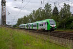 Der für die DB Regio AG – NRW fahrende dreiteilige Stadler FLIRT 3 XL 3427 017 (94 80 3427 017-3 D-STAP /  94 80 3827 017-9 D-STAP / 94 80 3427 517-2 D-STAP) der ZV VRR Eigenbetrieb Fahrzeuge und Infrastruktur, als RE 34 „Dortmund-Siegerland-Express“ (Siegen - Letmathe - Dortmund), erreicht am 03.06.2024 bald den Bahnhof Kreuztal.

Der Stadler FLIRT 3 XL wurde 2023 von der Stadler Pankow GmbH in Berlin unter den Fabriknummern 42366 bis 42368) gebaut und an den Zweckverband Verkehrsverbund Rhein-Ruhr Eigenbetrieb Fahrzeuge und Infrastruktur geliefert. 
