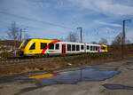 Der VT 507 (95 80 1648 107-8 D-HEB / 95 80 1648 607-7 D-HEB) der HLB (Hessische Landesbahn GmbH), ein Alstom Coradia LINT 41 der neuen Generation, fährt am 12.02.2022, als RB 95  Sieg-Dill-Bahn 