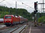   Die 120 206-8 (ex 120 117-7) der DB Regio NRW mit 6 DoSto´s als RE 9 - Rhein Sieg Express (RSX) Aachen - Köln - Siegen am 11.05.2014 kurz vor der Einfahrt in den Bahnhofes Betzdorf/Sieg.