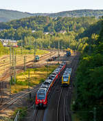   Zwei gekuppelte Bombardier Talent 2 der DB Regio NRW verlassen am 25.07.2019, als RE 9 - Rhein Sieg Express (RSX) Siegen - Köln - Aachen, mit über 30 Minuten Verspätung Betzdorf