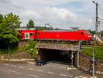 Die 146 001-3 (91 80 6146 001-3 D-DB) der DB Regio NRW erreicht am 09.07.2021, mit dem RE 9 (rsx - Rhein-Sieg-Express) Aachen - Köln – Siegen, bald den Bahnhof Wissen (Sieg).