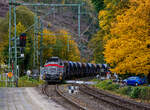 Die Vossloh G 12 – 4120 001-7 „Karl August“ (92 80 4120 001-7 D-KAF) der KAF Falkenhahn Bau AG (Kreuztal) fährt am 22.10.2021 mit einem leeren Schotterzug durch den Bahnhof Kirchen (Sieg) in Richtung Siegen