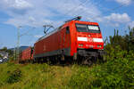 Die 152 058-4 (91 80 6152 058-4 D-DB) der DB Cargo Deutschland AG fährt am 19 September 2024, mit einem Röhrenzug durch Kirchen (Sieg) in Richtung Köln.