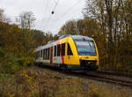 Der VT 257 (95 80 0648 157-5 D-HEB / 95 80 0648 657-4 D-HEB) ein Dieseltriebzug vom Typ Alstom Coradia LINT 41 der HLB (Hessische Landesbahn), ex Vectus VT 257, erreicht am 02 November 2024, als RB 90