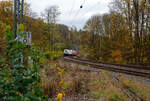 Die an die TX Logistik AG vermietete Siemens Vectron MS 193 961 (91 80 6193 961-0 D-ELOC), der ELL - European Locomotive Leasing (Wien), fährt am 02 November 2024 mit einem KLV-Zug durch