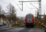 Die 146 004-7 (91 80 6146 004-7 D-DB) der DB Regio NRW erreicht am 22 November 2024, mit dem RE 9 (rsx - Rhein-Sieg-Express) Aachen - Kln - Siegen, den Bahnhof Kirchen/Sieg.