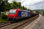 Die an die SBB Cargo International AG vermietete SBB Cargo Re 482 0017-1 (91 85 4482 017-1 CH-SBBC) fährt am 16 Juli 2024 mit einem Kesselwagenzug durch Kirchen/Sieg in Richtung Köln

Die TRAXX F140 AC1 wurde 2003 von Bombardier in Kassel unter der Fabriknummer 33567 gebaut und an die SBB Cargo AG geliefert.