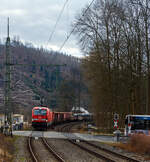 Der 500te SIEMENS Vectron, die 193 331-6 (91 80 6193 331-6 D-DB) der DB Cargo fährt am 14 März 2025 mit einem gemischten Güterzug durch Kirchen (Sieg) in Richtung Siegen / Kreuztal.

Die SIEMENS Vectron MS der Variante A22 wurde 2018 von Siemens in München-Allach unter der Fabriknummer 22407 gebaut. Diese Vectron Lokomotive ist als MS – Lokomotive (Multisystem-Variante) mit 6.400 kW und einer Höchstgeschwindigkeit von 200 km/h konzipiert, in der Variante A22 hat sie so die Zulassung für Deutschland, Österreich, die Schweiz, Italien und die Niederlande (D / A / CH / I / NL). So besitzt die Variante MS A22 folgende Zugsicherungssysteme: ETCS BaseLine 3, sowie für Deutschland (PZB90 / LZB80 (CIR-ELKE I)), für Österreich (ETCS Level 1 mit Euroloop, ETCS Level 2, PZB90 / LZB80), für die Schweiz (ETCS Level 2, ZUB262ct, INTEGRA), für Italien (SCMT) und die Niederlande (ETCS Level 1, ETCS Level 2, ATB-EGvv).
