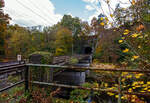 Blick auf den 32 m lange Mühlburg-Tunnel bei km 74,4 der Siegstrecke (KBS 460) in Scheuerfeld/Sieg am 18 Oktober 2025.