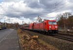 Die 185 249-0 (91 80 6185 249-0 D-DB) der DB Cargo AG fährt am 28 Februar 2026 mit einem Kohlezug durch Siegen-Eiserfeld in Richtung Köln.