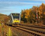 GTW 2/6 der Hellertalbahn fhrt am 28.10.2011 Richtung Betzdorf, in Herdorf zwischen Stellwerk Herdorf Ost (Ho) und Bahnhof.