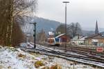   Ein Stadler GTW 2/6 der Hellertalbahn fährt als RB 96  Hellertal-Bahn  (Betzdorf-Herdorf-Haiger-Dillenburg) am 04.01.2015 vom Bahnhof Herdorf weiter in Richtung Neunkirchen.