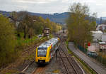 Hochbetrieb am 30.04.2021 in Herdorf:   Der VT 507 (95 80 1648 107-8 D-HEB / 95 80 1648 607-7 D-HEB) der HLB (Hessische Landesbahn GmbH), ein Alstom Coradia LINT 41 der neuen Generation, erreicht, als