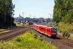   Zwei gekoppelte Dieseltriebwagen mit Neigetechnik der Baureihe 612  RegioSwinger  der DB Regio fahren am 01.07.2015 von Marktredwitz, als RE 3085 (Nürnberg Hbf - Hof Hbf), weiter in Richtung