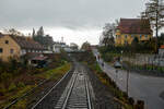 Blick zurück aus dem letzten Wagen vom alex RE 25 (München – Landshut – Regenburg – Schwandorf – Furth i.W. – Plzeň – Praha), am 22.11.2022 hier kurz hinter dem Bahnhof Cham /Oberpfalz).