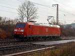 Die 185 052-8 (91 80 6185 052-8 D-DB) der DB Cargo AG fhrt am 22.02.2023 fhrt auf Tfzf (Triebfahrzeugfahrt) durch Rudersdorf (Kr.