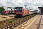 Die 101 064-4 (91 80 6101 064-4 D-DB) der DB Fernverkehr AG am 27.08.2014 mit einem IC im Hbf Hanau.