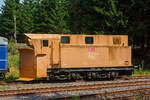 Der Schneepflug DB 80-50-979 7 211-3 (SPM 713) der Bauart Meiningen W (BA Bauart 855) abgestellt am 24.08.2013 beim Bahnhof Rennsteig.