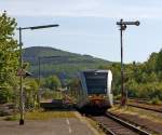 Ein GTW 2/6 der Hellertalbahn bei der Einfahrt in den Bahnhof Herdorf am 08.05.2011, er fhrt uns gleich nach Betzdorf.