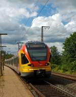 Da ich mein Objektiv vergessen hatte umzuschalten reichte es nur zu diesem Nachschu - Ein 5-teiliger Flirt 429 044 / 544 der HLB (Hessischen Landesbahn) als RE 99 (Main-Sieg-Express) Frankfurt/Main -