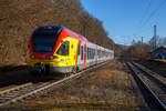 Der 5-teilige Stadler Flirt 429 044 / 429 544 der HLB (Hessischen Landesbahn) fährt am 02.03.2021, als RE 99  Main-Sieg-Express  (Frankfurt  - Gießen - Siegen), durch den Bahnhof Dillbrecht