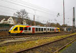 Der VT 254 (95 80 0648 154-2 D-HEB / 95 80 0648 654-1 D-HEB), ein Alstom Coradia LINT 41 der HLB (Hessische Landesbahn), fährt am 25.01.2022 als RB 93  Rothaarbahn  (Betzdorf - Siegen - Kreuztal